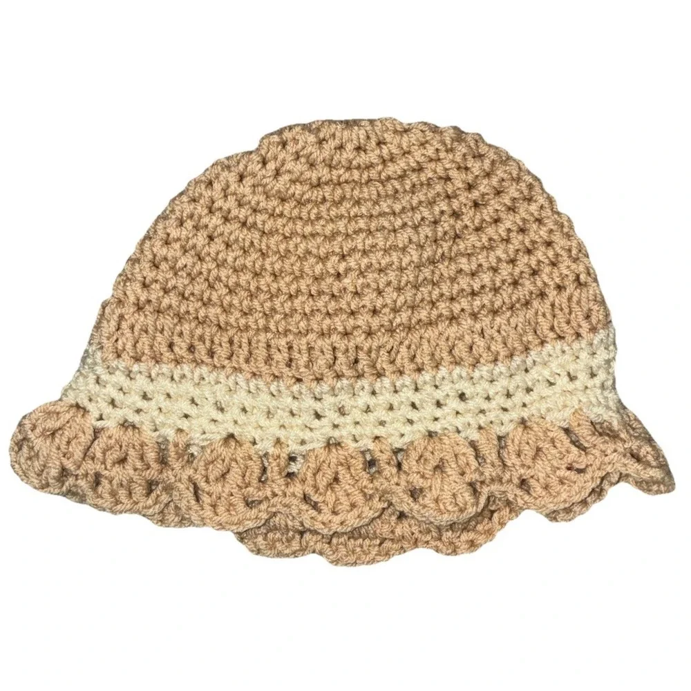 Beanie Hat Women's Tan White Crochet Handmade‎ Flower Scalloped Hem One Size NEW